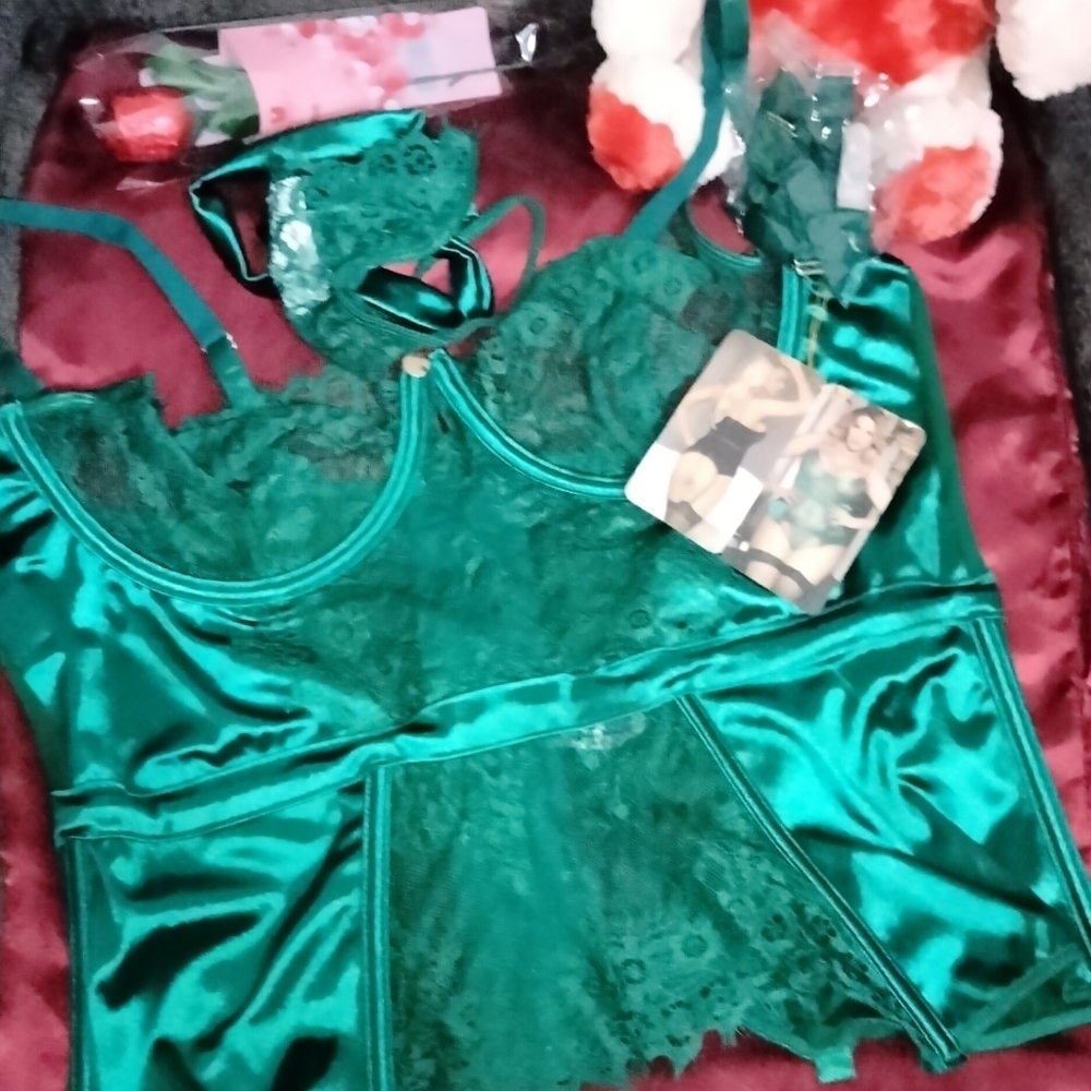 Sexy Green Lingerie - Picture 5 of 6